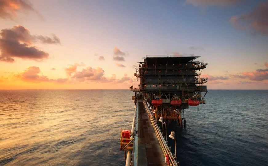 Zbulimi  Dhjetë miliardë fuçi naftë nën det